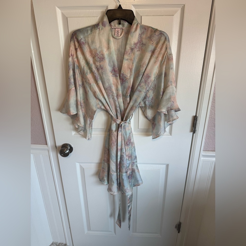 Victoria's Secret Satin Flounce Romantic Pastel Watercolor Kimono Robe XS/S